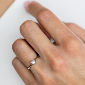 Zásnubný prsteň LOVE 049