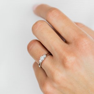 Zásnubný prsteň LOVE 066
