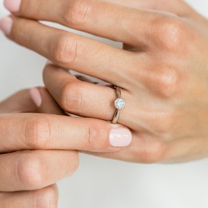 Zásnubný prsteň LOVE 093