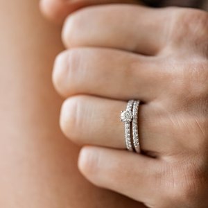 Zásnubný prsteň LOVE 094