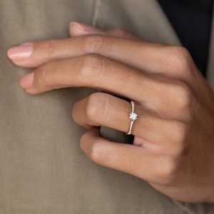 Zásnubný prsteň LOVE 107
