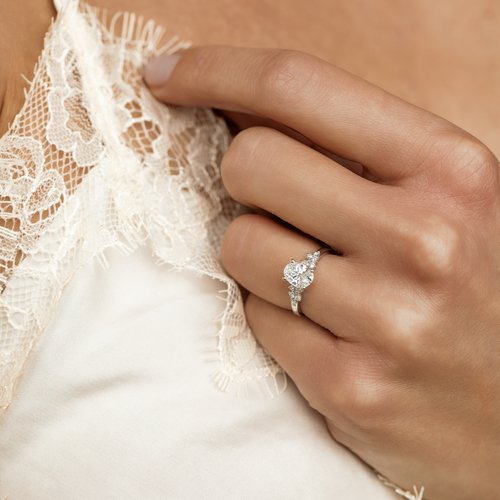 Zásnubný prsteň LOVE 121