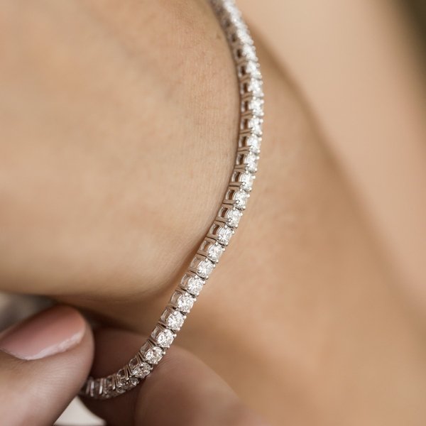 Tenisový náramok s prírodnými diamanty